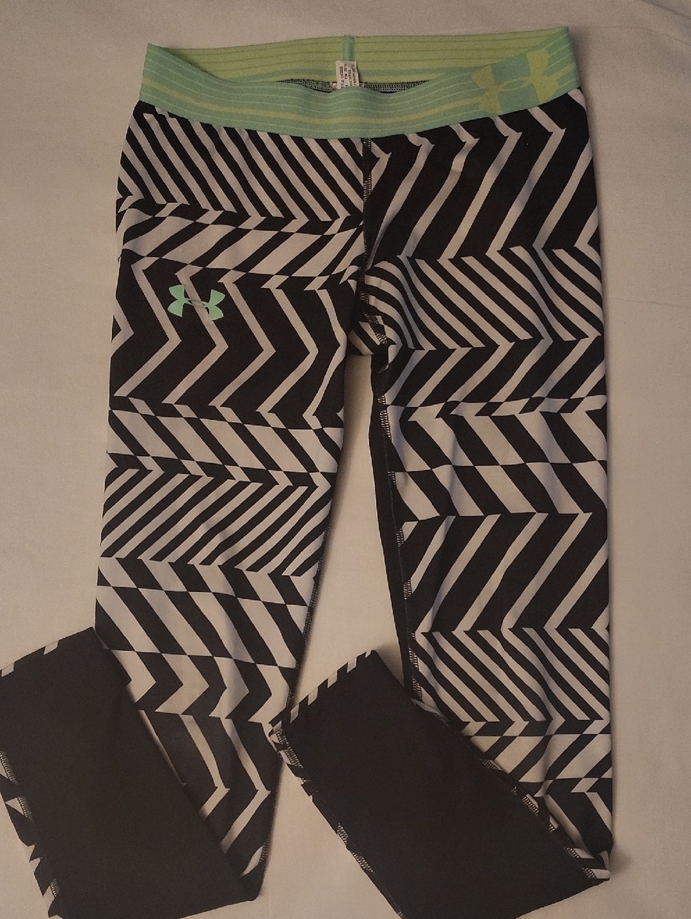 Under Armour Black & White Geo Leggings with Mint Waistband Girls XL